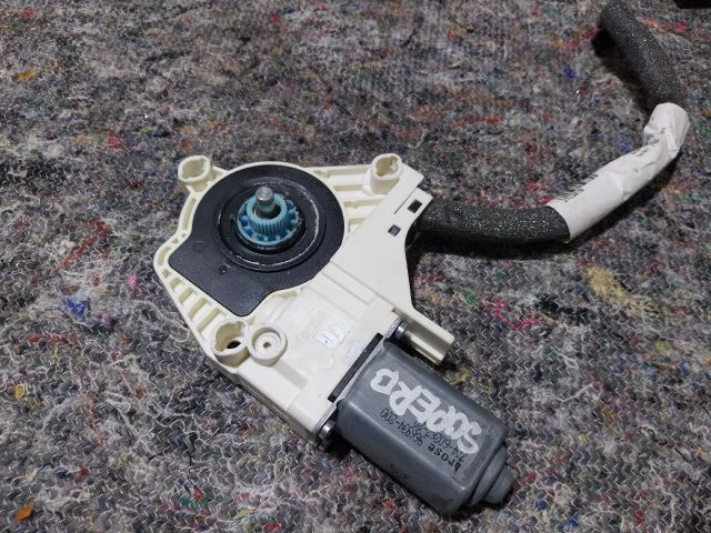 bontott SKODA SUPERB II Jobb első Ablakemelő Motor