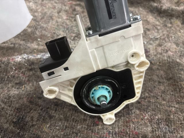 bontott SKODA SUPERB II Jobb első Ablakemelő Motor