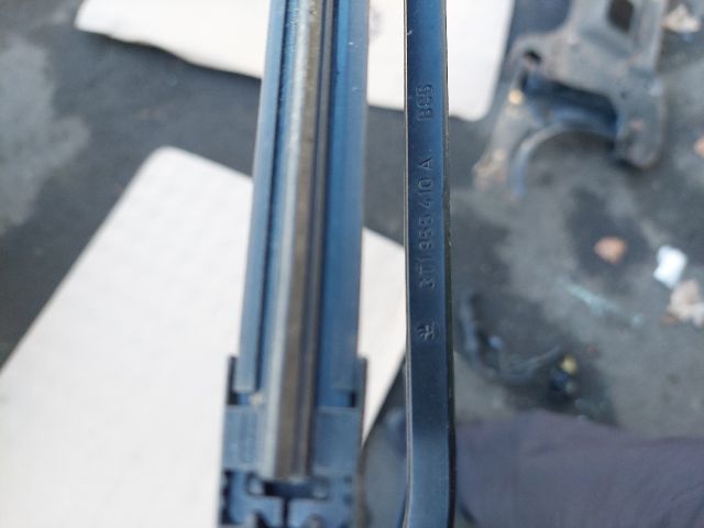 bontott SKODA SUPERB II Jobb első Ablaktörlő Kar