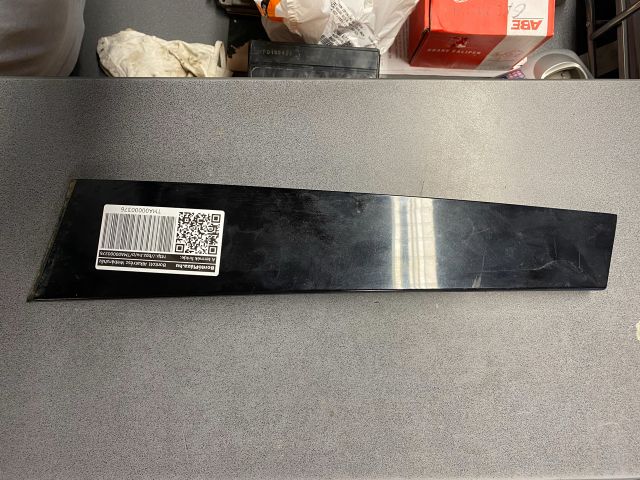 bontott SKODA SUPERB II Jobb első Ajtó Díszléc