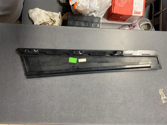 bontott SKODA SUPERB II Jobb első Ajtó Díszléc