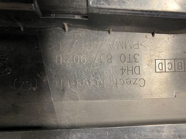 bontott SKODA SUPERB II Jobb első Ajtó Díszléc