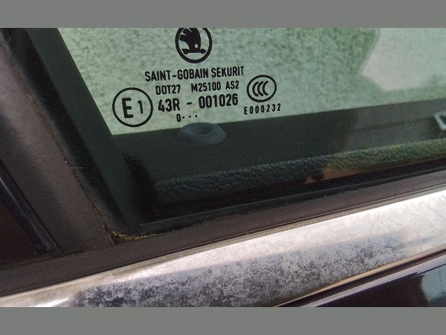 bontott SKODA SUPERB II Jobb első Ajtó (Részeivel)