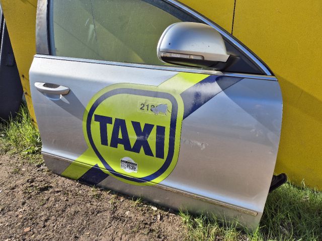 bontott SKODA SUPERB II Jobb első Ajtó (Üres lemez)