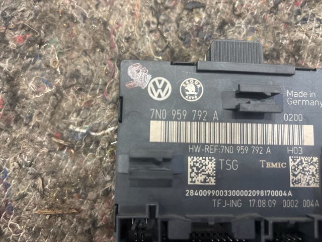 bontott SKODA SUPERB II Jobb első Ajtó Vezérlőegység