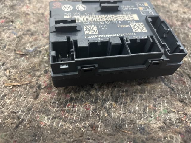 bontott SKODA SUPERB II Jobb első Ajtó Vezérlőegység