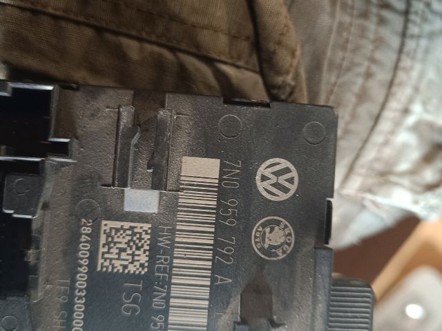 bontott SKODA SUPERB II Jobb első Ajtó Vezérlőegység