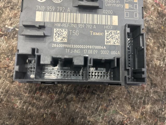 bontott SKODA SUPERB II Jobb első Ajtó Vezérlőegység