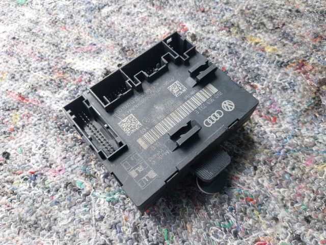 bontott SKODA SUPERB II Jobb első Ajtó Vezérlőegység