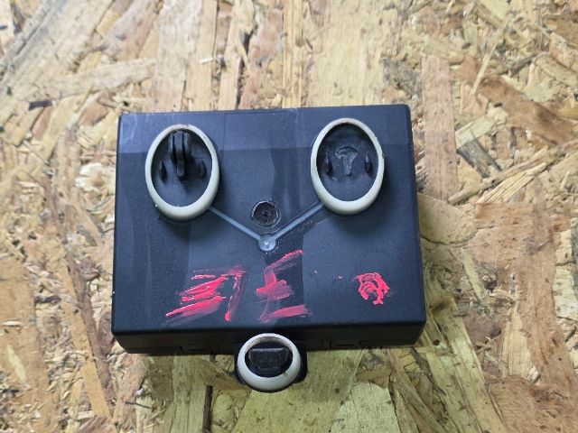 bontott SKODA SUPERB II Jobb első Ajtó Vezérlőegység