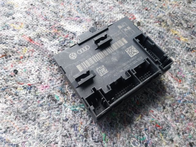 bontott SKODA SUPERB II Jobb első Ajtó Vezérlőegység