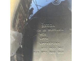 bontott SKODA SUPERB II Jobb első Dobbetét (Kerékjárati, Műanyag)