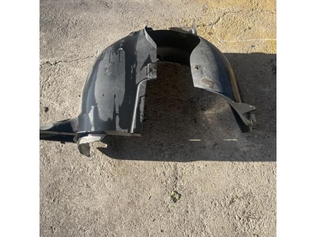 bontott SKODA SUPERB II Jobb első Dobbetét (Kerékjárati, Műanyag)