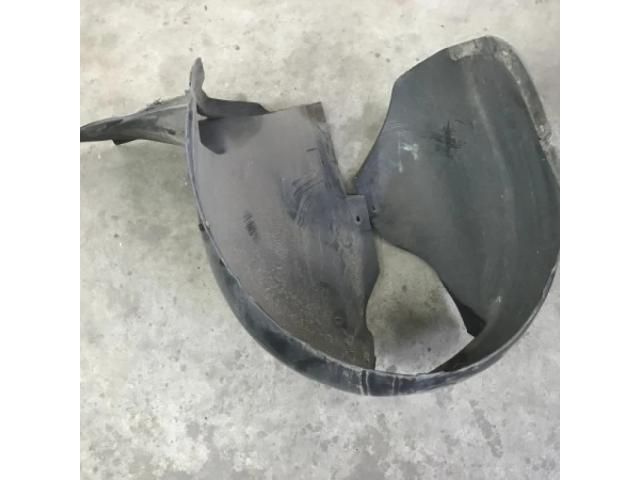 bontott SKODA SUPERB II Jobb első Dobbetét (Kerékjárati, Műanyag)