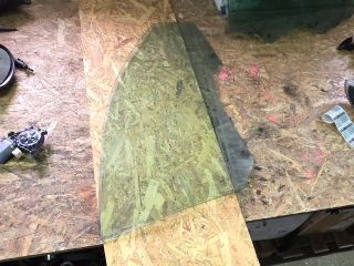 bontott SKODA SUPERB II Jobb első Fixüveg (Ajtóban)