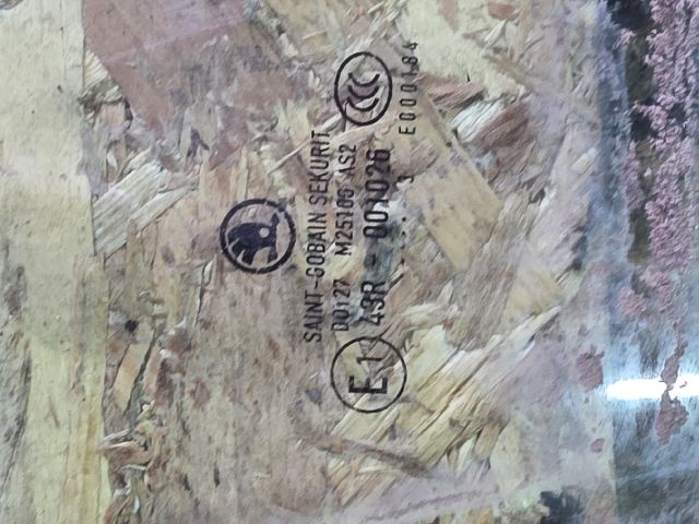 bontott SKODA SUPERB II Jobb első Fixüveg (Ajtóban)