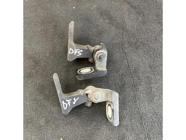 bontott SKODA SUPERB II Jobb első Zsanér