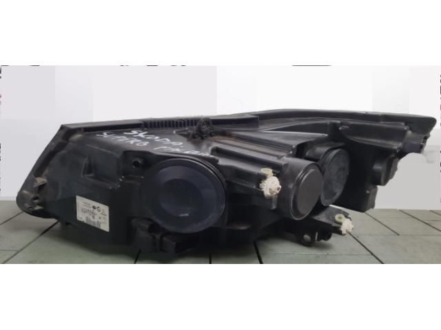 bontott SKODA SUPERB II Jobb Fényszóró