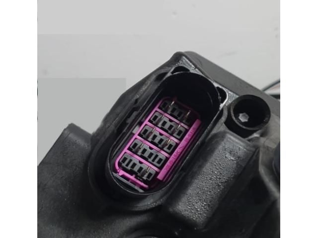 bontott SKODA SUPERB II Jobb Fényszóró