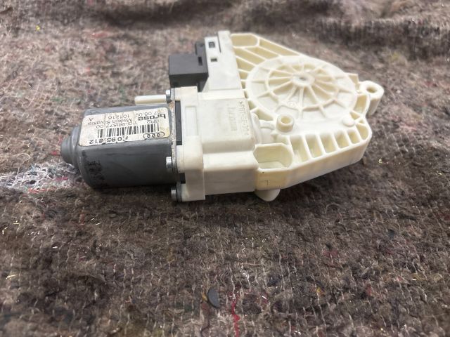 bontott SKODA SUPERB II Jobb hátsó Ablakemelő Motor