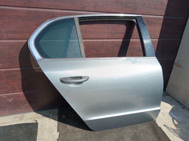 bontott SKODA SUPERB II Jobb hátsó Ajtó (Részeivel)