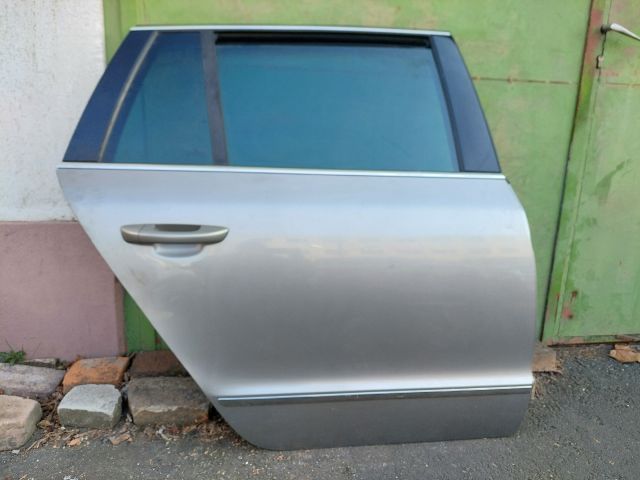 bontott SKODA SUPERB II Jobb hátsó Ajtó (Részeivel)