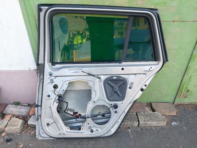 bontott SKODA SUPERB II Jobb hátsó Ajtó (Részeivel)