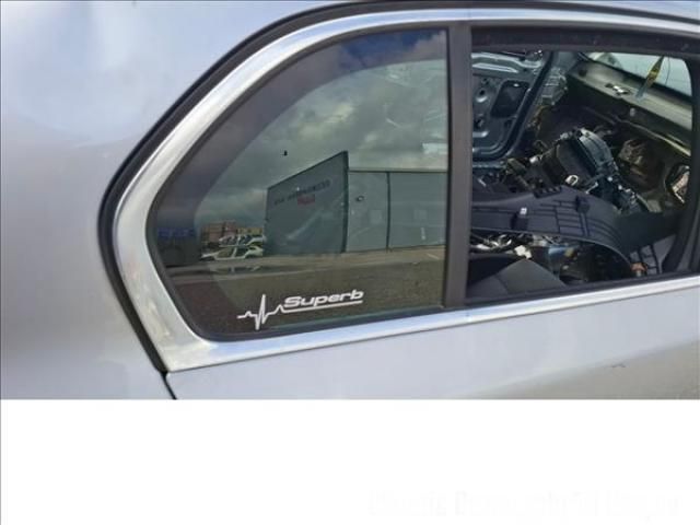 bontott SKODA SUPERB II Jobb hátsó Fixüveg (Ajtóban)