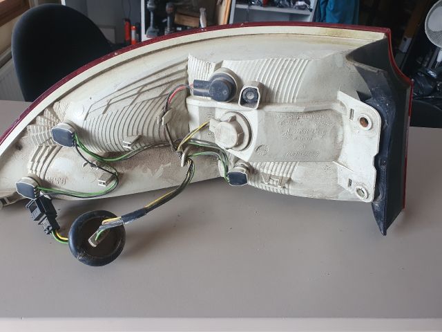 bontott SKODA SUPERB II Jobb Hátsó Lámpa