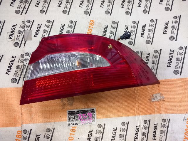 bontott SKODA SUPERB II Jobb Hátsó Lámpa