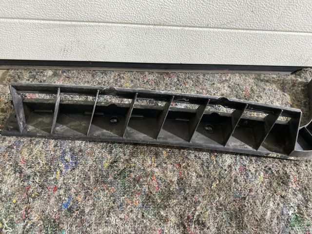 bontott SKODA SUPERB II Jobb hátsó Lökhárító Tartó (Műanyag)