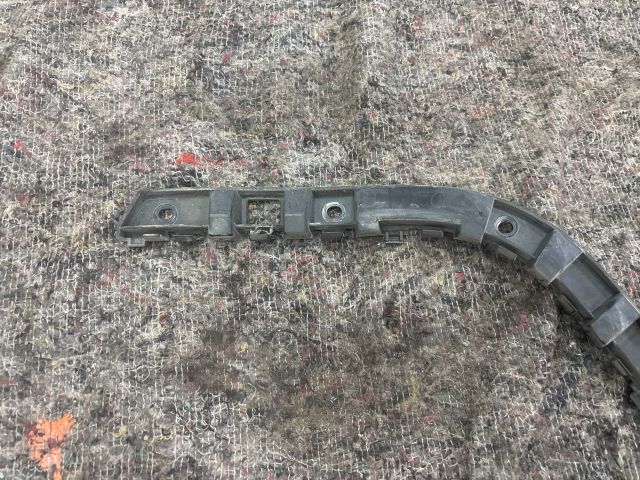 bontott SKODA SUPERB II Jobb hátsó Oldal Lökhárító Tartó (Műanyag)