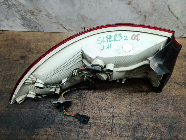 bontott SKODA SUPERB II Jobb Külső Hátsó Lámpa