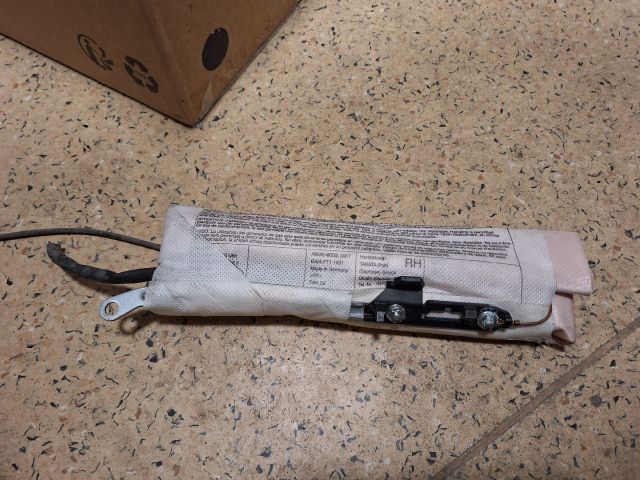 bontott SKODA SUPERB II Jobb Oldallégzsák