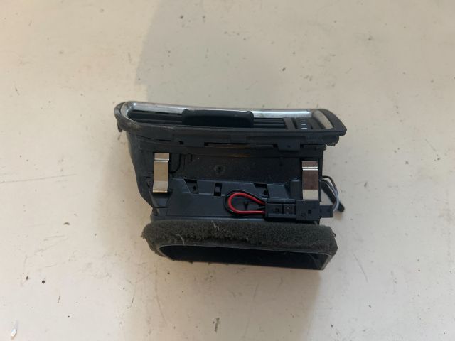 bontott SKODA SUPERB II Jobb Szellőző