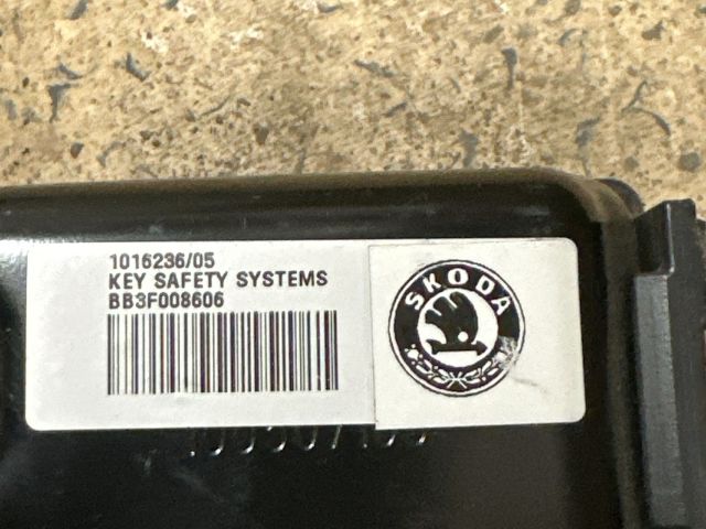 bontott SKODA SUPERB II Jobb Térdlégzsák