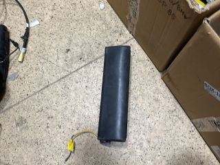 bontott SKODA SUPERB II Jobb Térdlégzsák