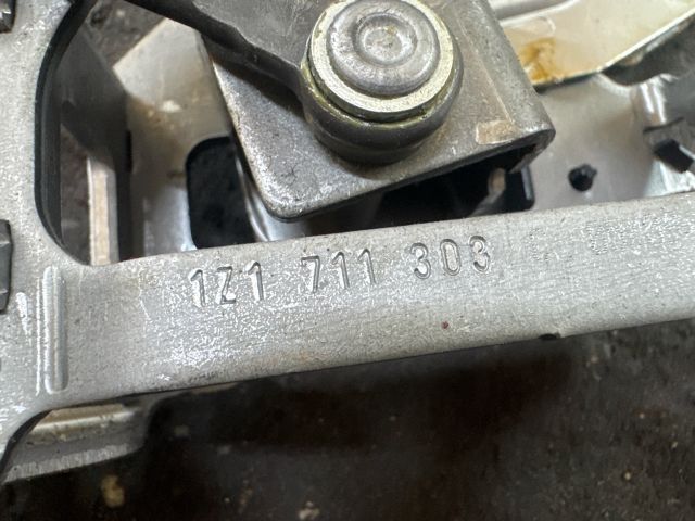 bontott SKODA SUPERB II Kézifék Kar