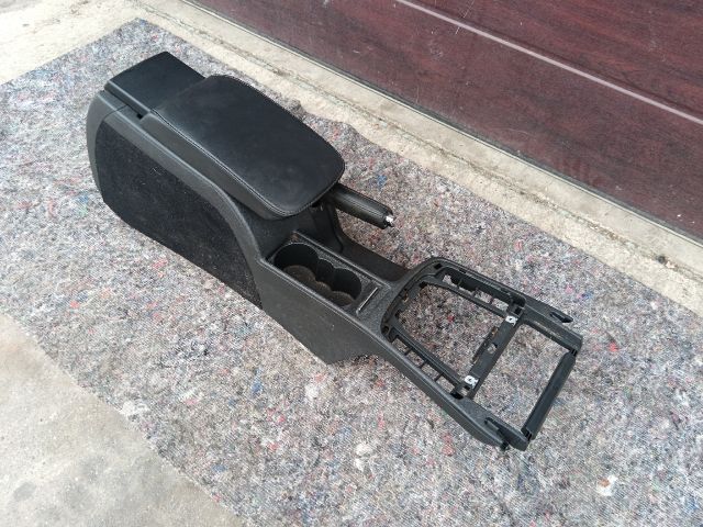 bontott SKODA SUPERB II Könyöklő