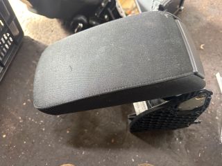 bontott SKODA SUPERB II Könyöklő