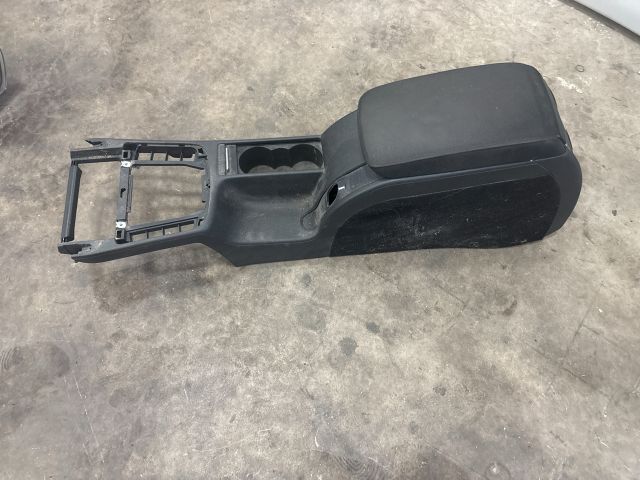 bontott SKODA SUPERB II Könyöklő