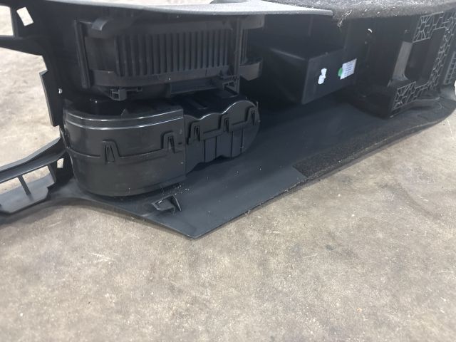 bontott SKODA SUPERB II Könyöklő