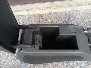 bontott SKODA SUPERB II Könyöklő