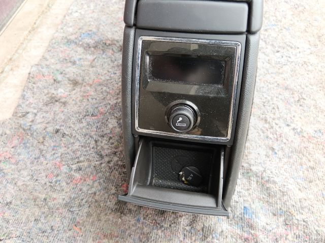 bontott SKODA SUPERB II Könyöklő