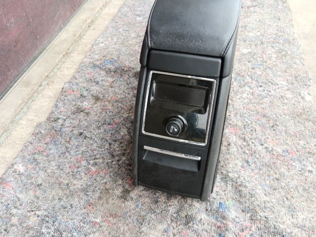 bontott SKODA SUPERB II Könyöklő