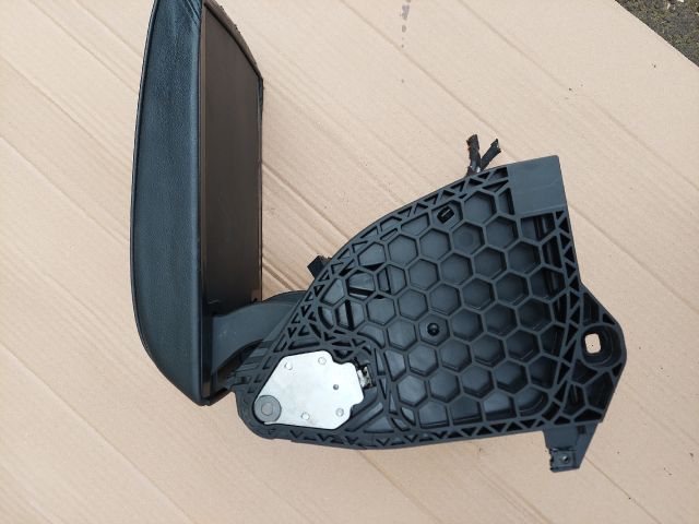 bontott SKODA SUPERB II Könyöklő