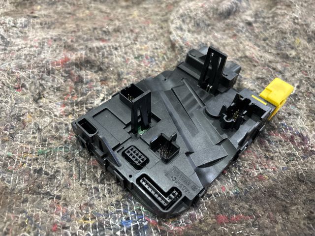 bontott SKODA SUPERB II Kormányoszlop Vezérlő