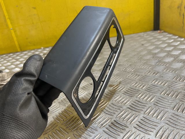 bontott SKODA SUPERB II Középkonzol Keret