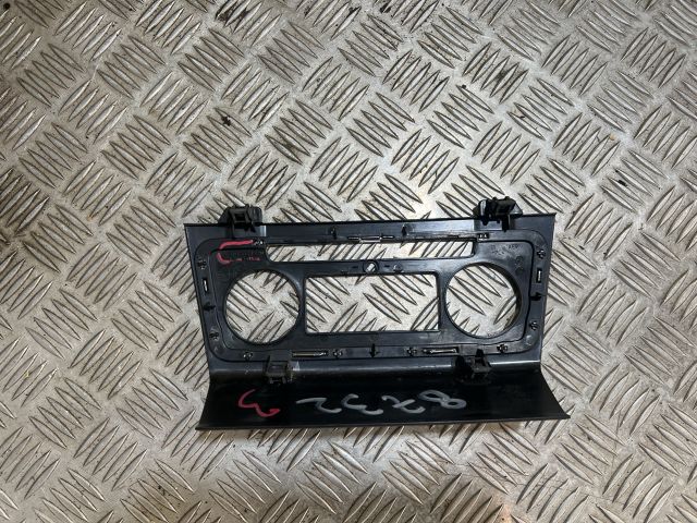 bontott SKODA SUPERB II Középkonzol Keret