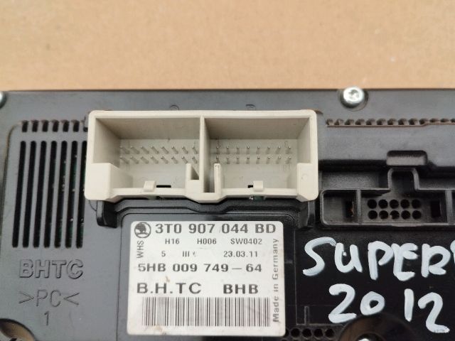 bontott SKODA SUPERB II Középkonzol Vezérlő Panel